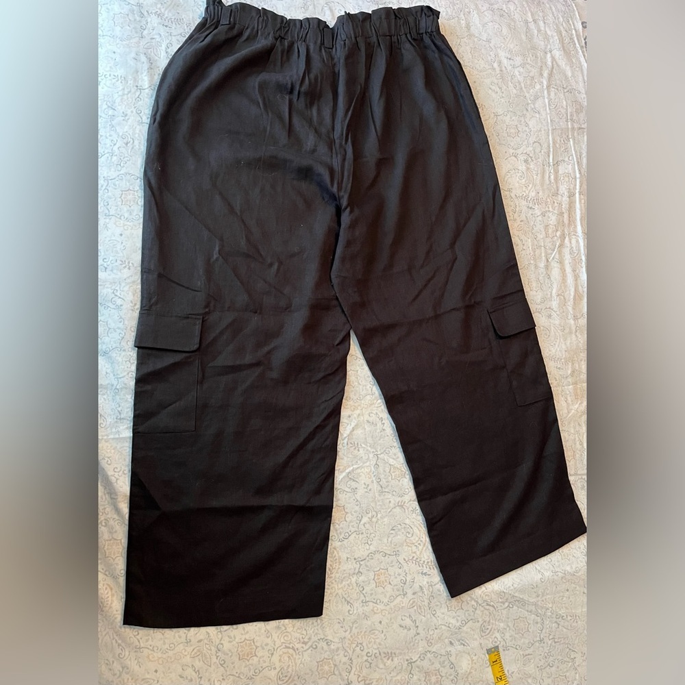 Sunny Leigh Black Ankle Cropped Pants Relaxed Fit with‎ cargo style packet